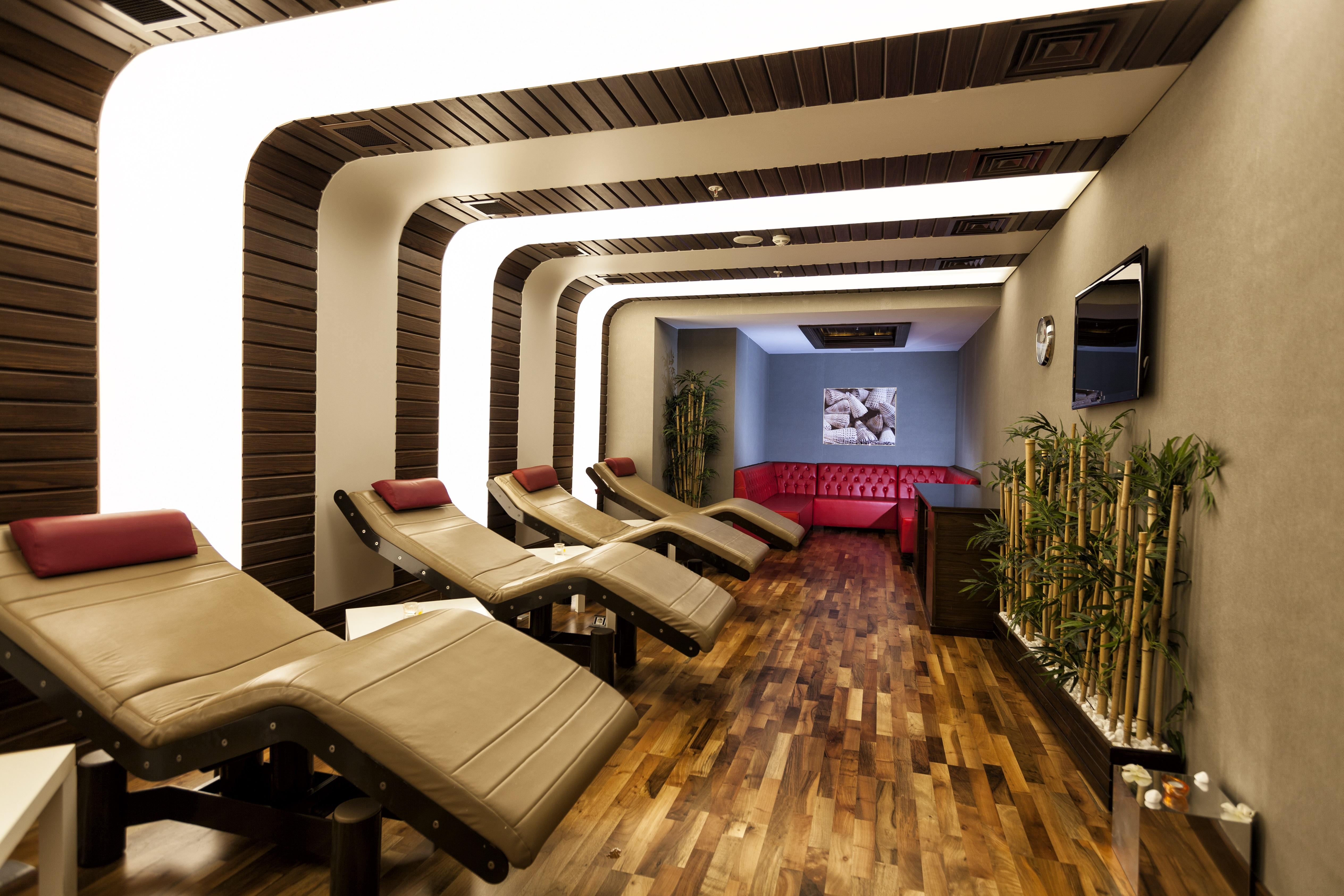 Отель Ramada Plaza By Wyndham Izmit Коджаэли Экстерьер фото A foot massage parlor in Seoul, South Korea