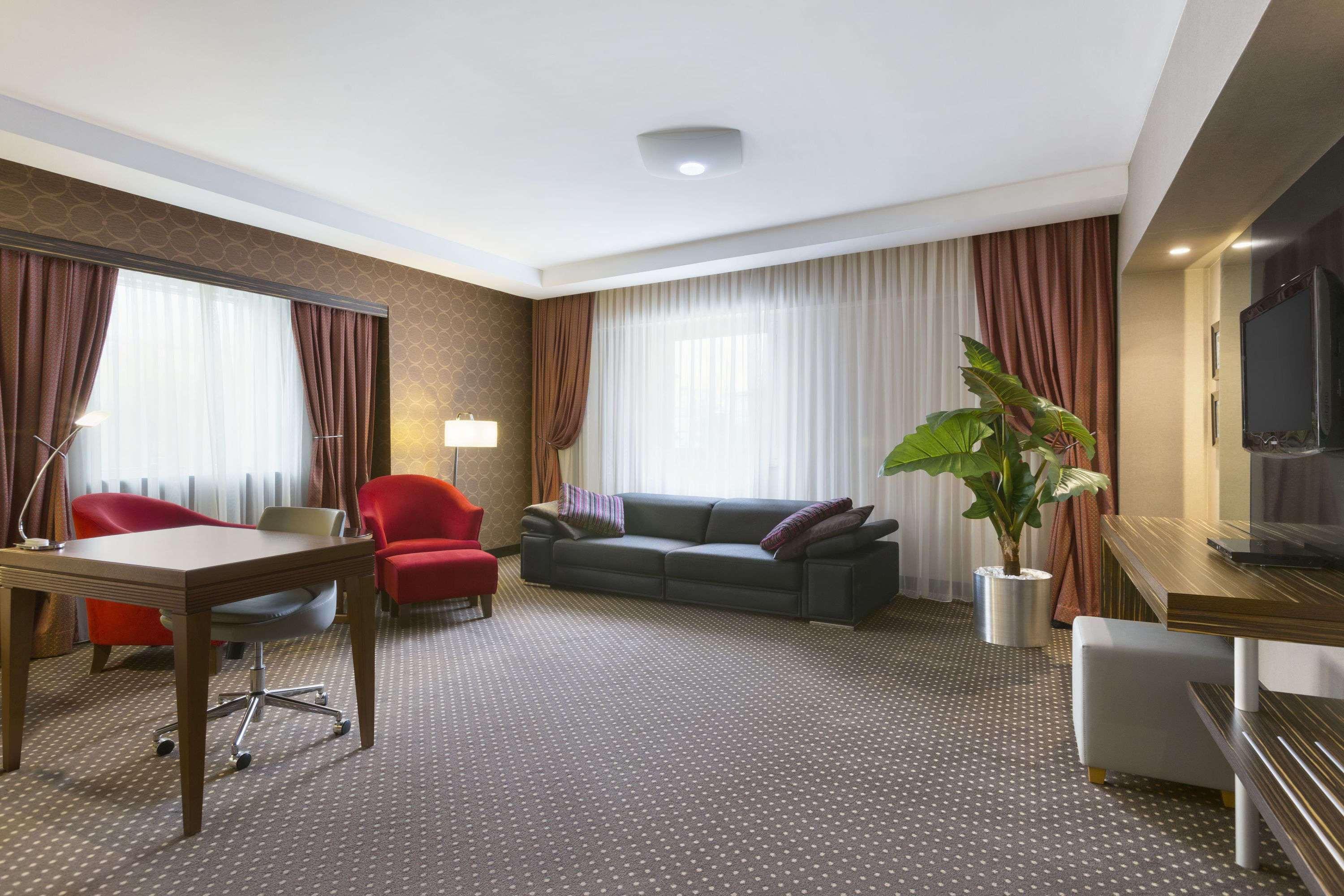 Отель Ramada Plaza By Wyndham Izmit Коджаэли Экстерьер фото Suite