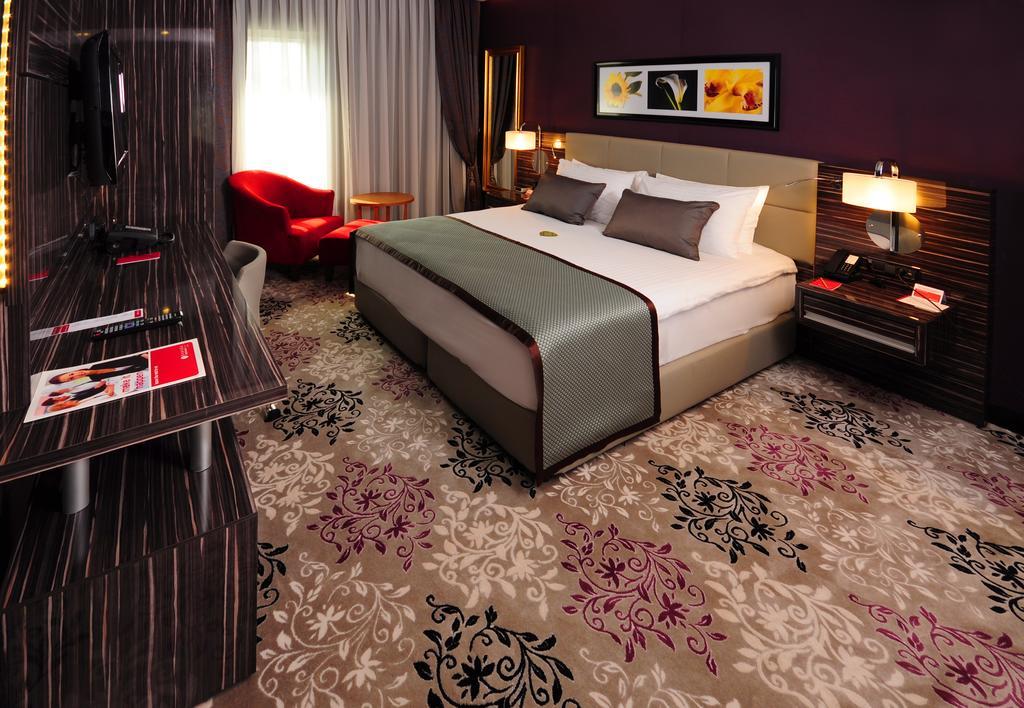 Отель Ramada Plaza By Wyndham Izmit Коджаэли Экстерьер фото A room at the hotel