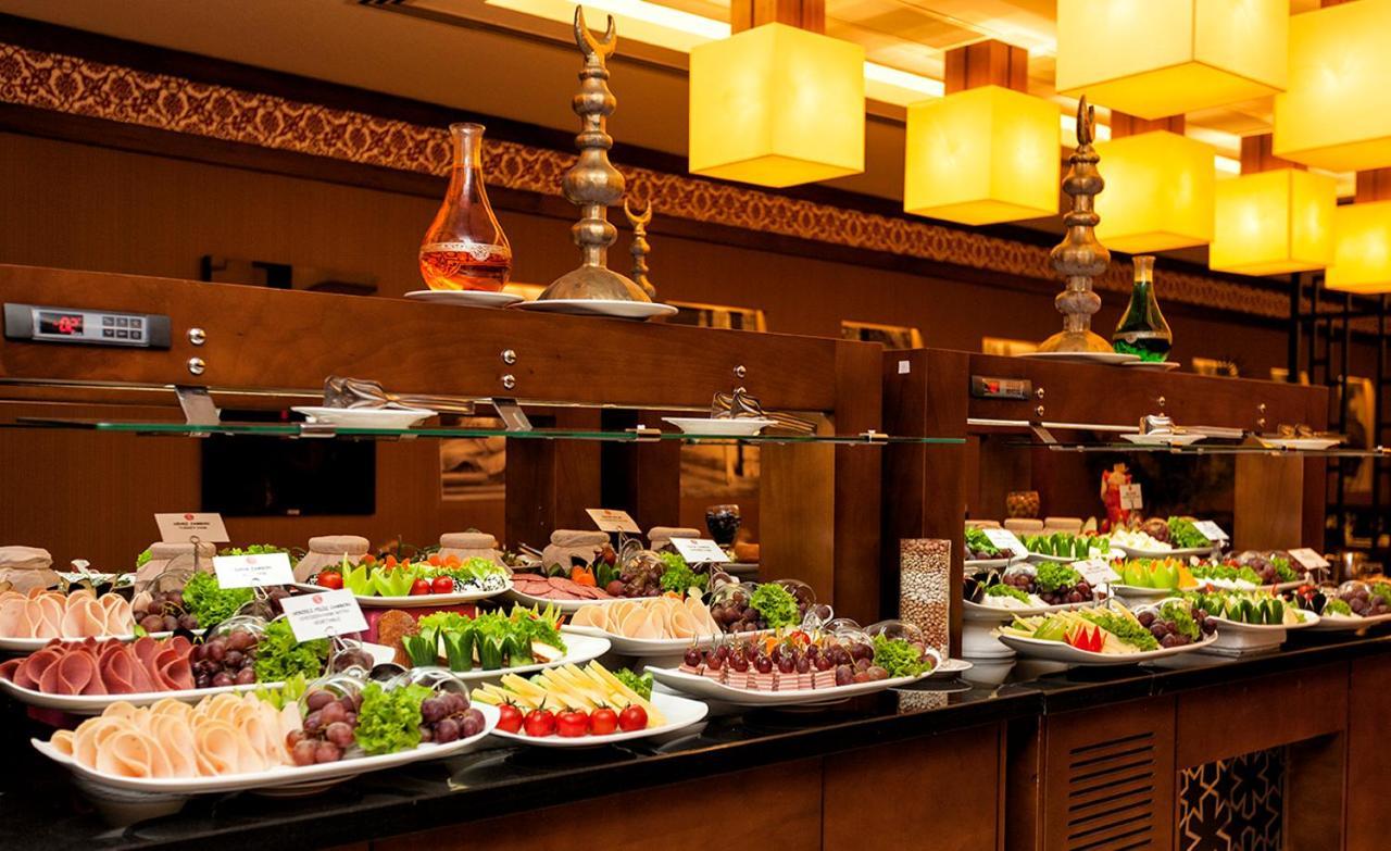 Отель Ramada Plaza By Wyndham Izmit Коджаэли Экстерьер фото A buffet at a hotel