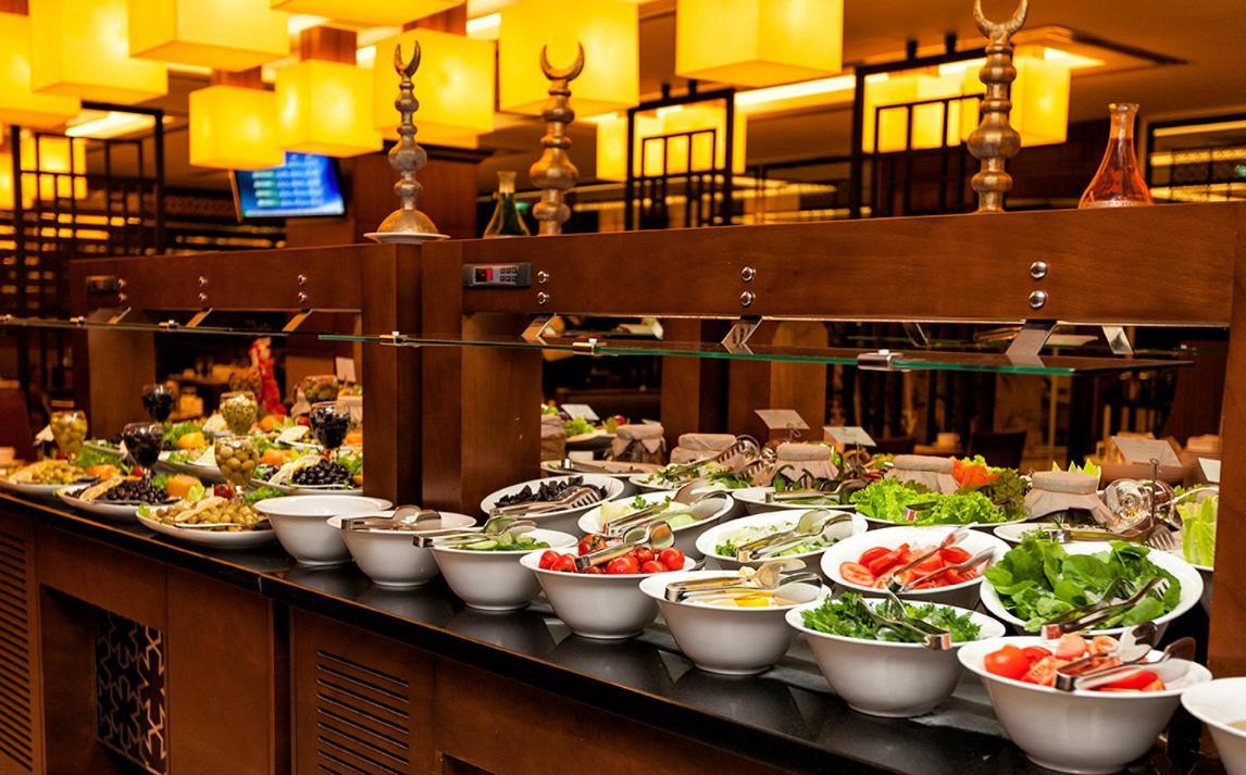 Отель Ramada Plaza By Wyndham Izmit Коджаэли Экстерьер фото A salad bar